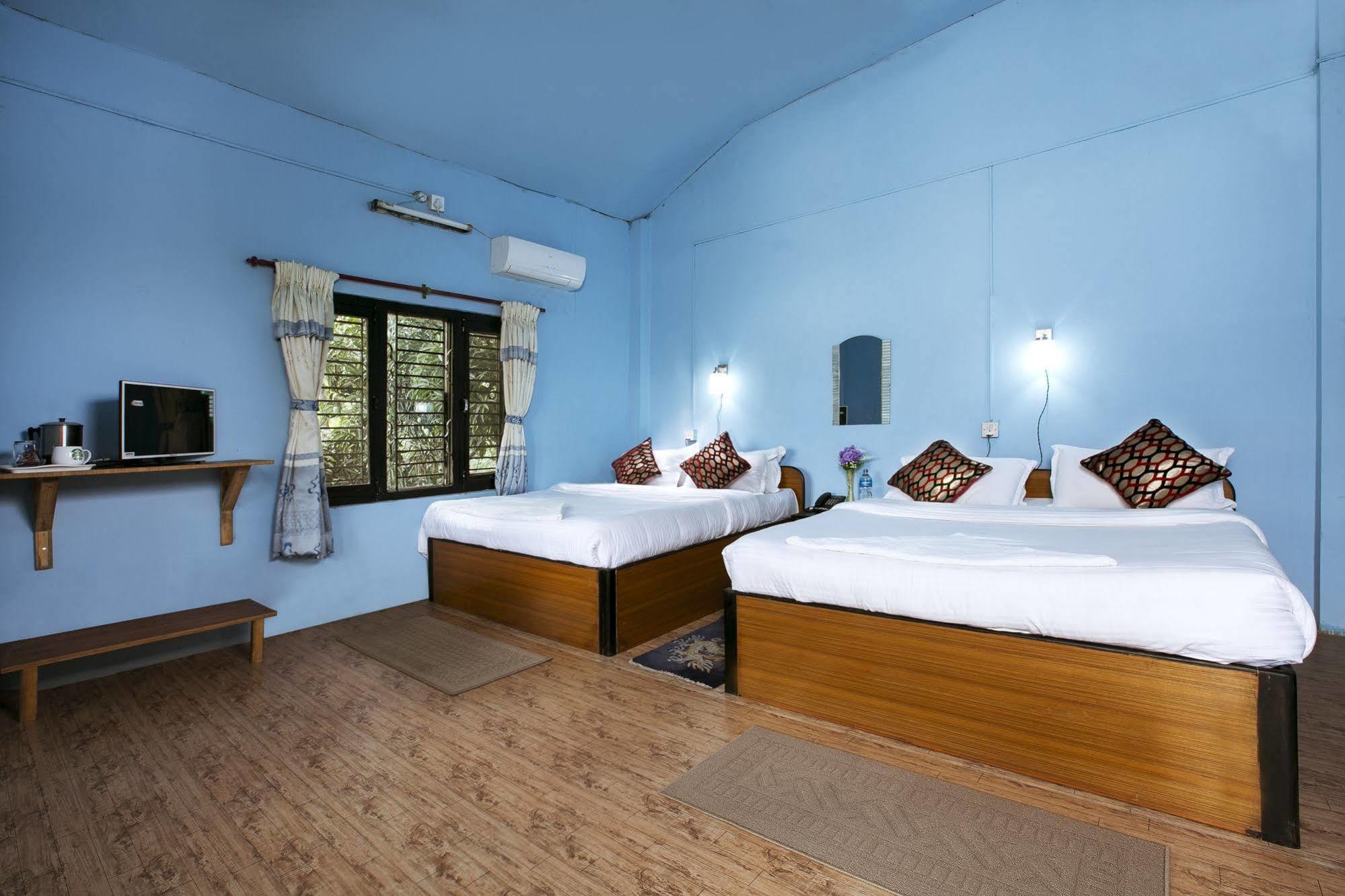 Sauraha Nana Hotel Exterior foto